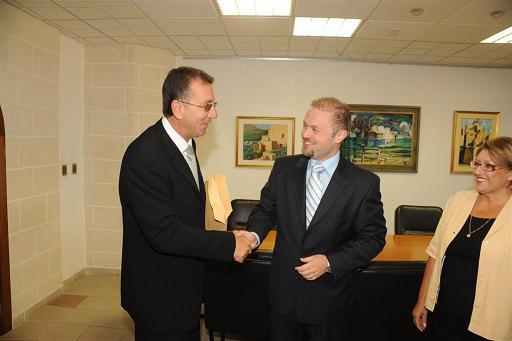 MLP leader Joseph Muscat greets MHRA president Kevin DeCesare, with Labour MP Marie-Louise Coleiro Preca looking on.
