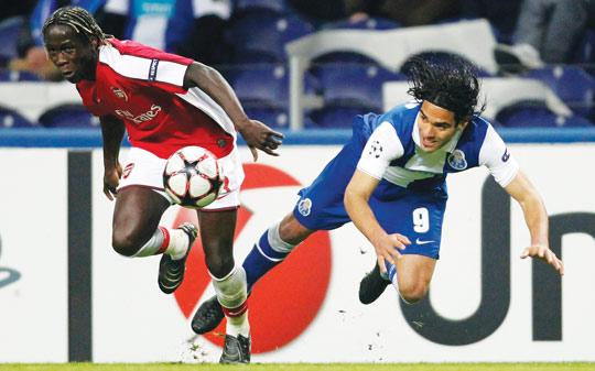 Arsenal's Bacary Sagna battles for the ball with Porto's Radamel Falcao last night.