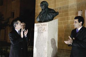 Prime Minister Lawrence Gonzi unveiling a bust of Arvid Pardo at the International Maritime Institute on Wednesday. Photo: Darrin Zammit Lupi.